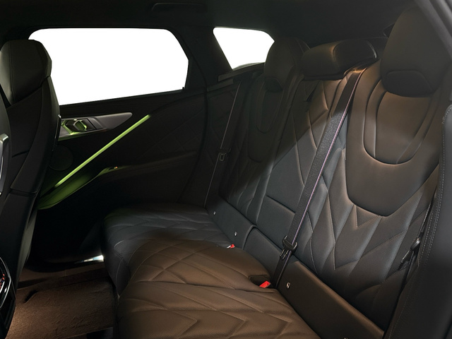 BMW XM 50e color Negro. Año 2025. 350KW(476CV). Híbrido Electro/Gasolina. En concesionario Auto Premier, S.A. - MADRID de Madrid