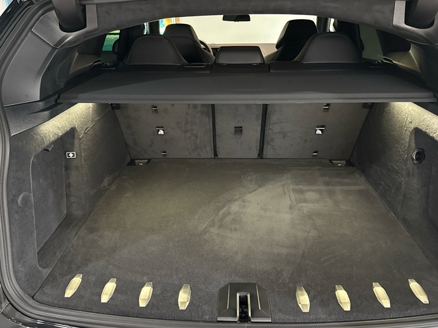 BMW XM 50e color Negro. Año 2025. 350KW(476CV). Híbrido Electro/Gasolina. En concesionario Auto Premier, S.A. - MADRID de Madrid