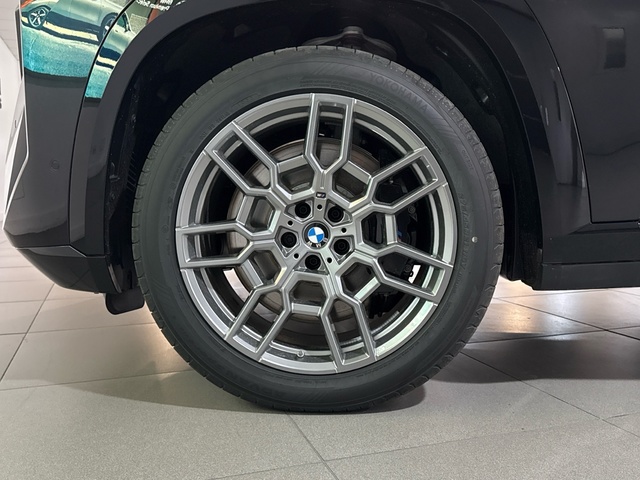 BMW XM 50e color Negro. Año 2025. 350KW(476CV). Híbrido Electro/Gasolina. En concesionario Auto Premier, S.A. - MADRID de Madrid