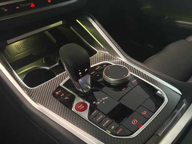 BMW XM 50e color Negro. Año 2025. 350KW(476CV). Híbrido Electro/Gasolina. En concesionario Auto Premier, S.A. - MADRID de Madrid