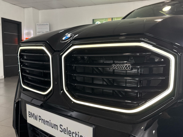BMW XM 50e color Negro. Año 2025. 350KW(476CV). Híbrido Electro/Gasolina. En concesionario Auto Premier, S.A. - MADRID de Madrid