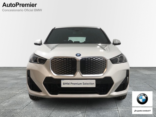 BMW iX1 xDrive30 color Blanco. Año 2025. 230KW(313CV). Eléctrico. En concesionario Auto Premier, S.A. - MADRID de Madrid