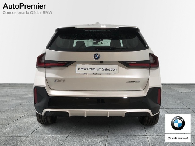 BMW iX1 xDrive30 color Blanco. Año 2025. 230KW(313CV). Eléctrico. En concesionario Auto Premier, S.A. - MADRID de Madrid