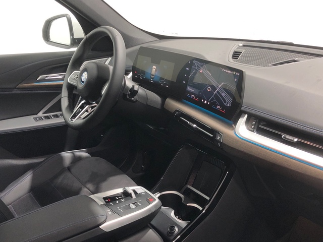 BMW iX1 xDrive30 color Blanco. Año 2025. 230KW(313CV). Eléctrico. En concesionario Auto Premier, S.A. - MADRID de Madrid