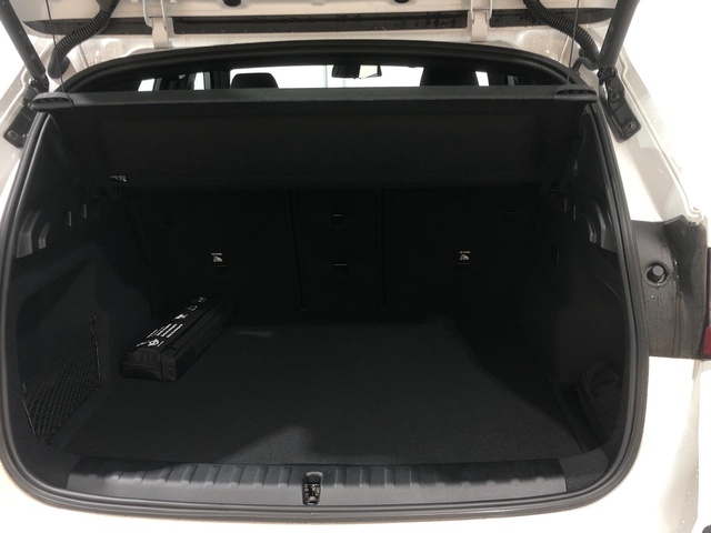 BMW iX1 xDrive30 color Blanco. Año 2025. 230KW(313CV). Eléctrico. En concesionario Auto Premier, S.A. - MADRID de Madrid