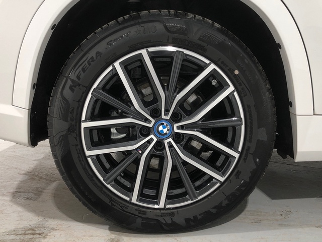 BMW iX1 xDrive30 color Blanco. Año 2025. 230KW(313CV). Eléctrico. En concesionario Auto Premier, S.A. - MADRID de Madrid