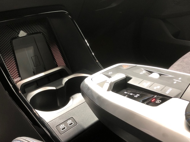 BMW iX1 xDrive30 color Blanco. Año 2025. 230KW(313CV). Eléctrico. En concesionario Auto Premier, S.A. - MADRID de Madrid