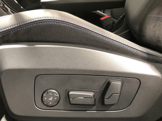 BMW iX1 xDrive30 color Blanco. Año 2025. 230KW(313CV). Eléctrico. En concesionario Auto Premier, S.A. - MADRID de Madrid