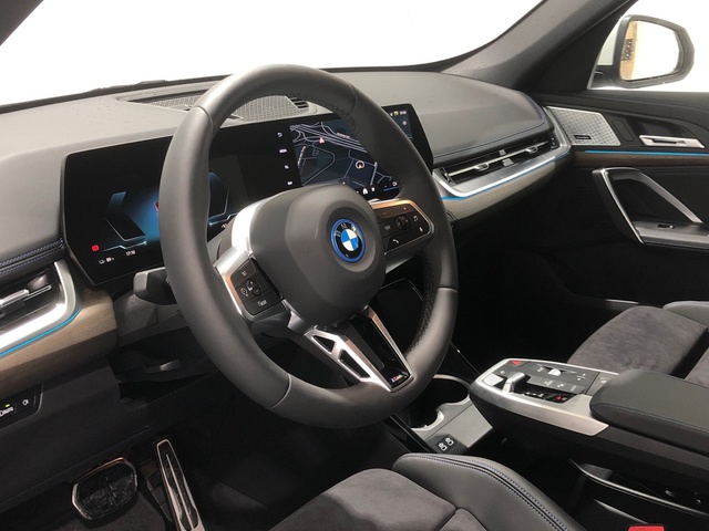 BMW iX1 xDrive30 color Blanco. Año 2025. 230KW(313CV). Eléctrico. En concesionario Auto Premier, S.A. - MADRID de Madrid