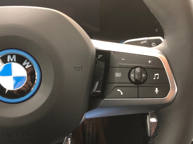 BMW iX1 xDrive30 color Blanco. Año 2025. 230KW(313CV). Eléctrico. En concesionario Auto Premier, S.A. - MADRID de Madrid