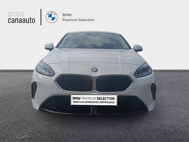 BMW Serie 1 120d color Blanco. Año 2025. 120KW(163CV). Diésel. En concesionario TACO de Sta. C. Tenerife