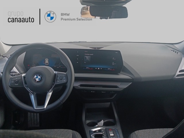 BMW Serie 1 120d color Blanco. Año 2025. 120KW(163CV). Diésel. En concesionario TACO de Sta. C. Tenerife