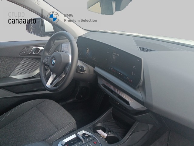 BMW Serie 1 120d color Blanco. Año 2025. 120KW(163CV). Diésel. En concesionario TACO de Sta. C. Tenerife