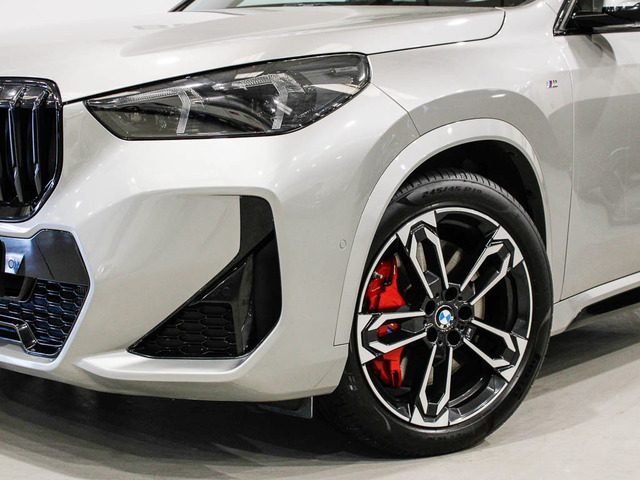 BMW X1 sDrive20d color Gris Plata. Año 2024. 120KW(163CV). Diésel. En concesionario Barcelona Premium -- GRAN VIA de Barcelona