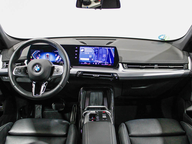 BMW X1 sDrive20d color Gris Plata. Año 2024. 120KW(163CV). Diésel. En concesionario Barcelona Premium -- GRAN VIA de Barcelona