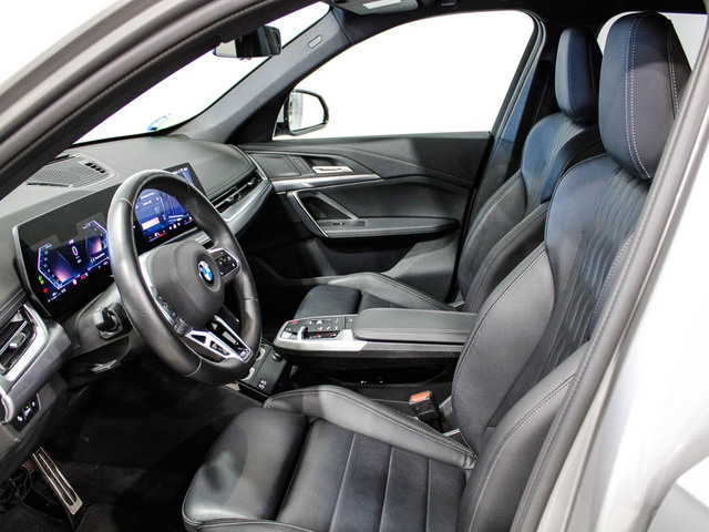 BMW X1 sDrive20d color Gris Plata. Año 2024. 120KW(163CV). Diésel. En concesionario Barcelona Premium -- GRAN VIA de Barcelona