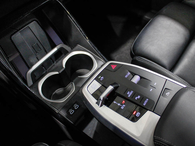 BMW X1 sDrive20d color Gris Plata. Año 2024. 120KW(163CV). Diésel. En concesionario Barcelona Premium -- GRAN VIA de Barcelona