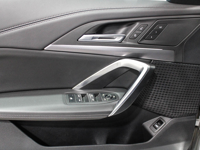 BMW X1 sDrive20d color Gris Plata. Año 2024. 120KW(163CV). Diésel. En concesionario Barcelona Premium -- GRAN VIA de Barcelona