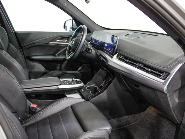 BMW X1 sDrive20d color Gris Plata. Año 2024. 120KW(163CV). Diésel. En concesionario Barcelona Premium -- GRAN VIA de Barcelona