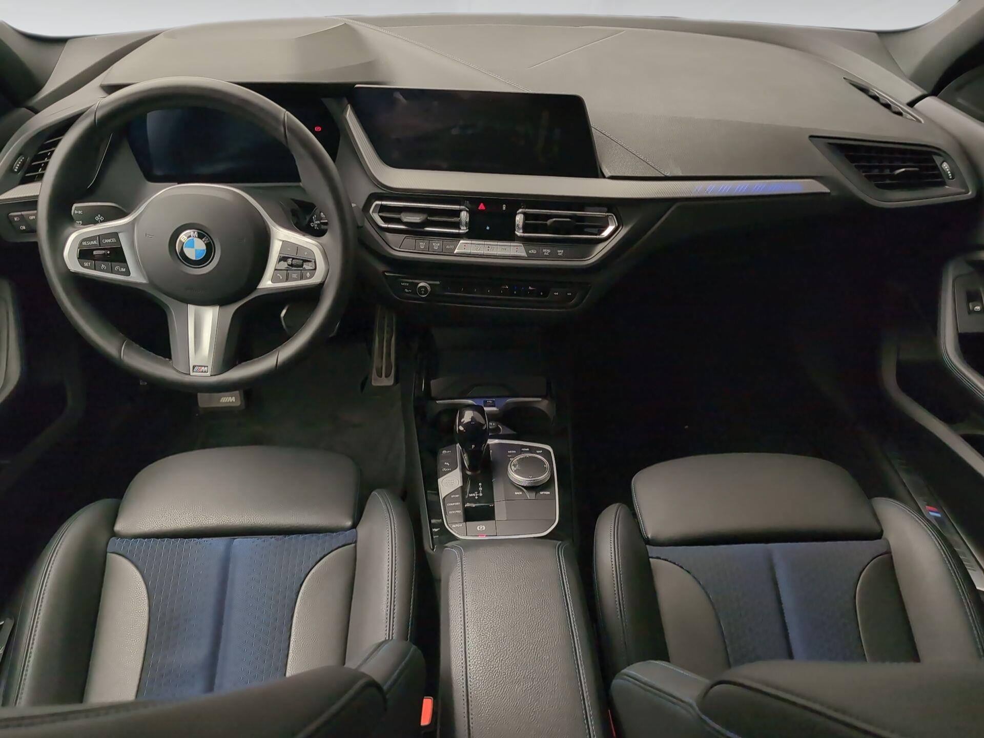 BMW Serie 1 118d color Azul. Año 2024. 110KW(150CV). Diésel. En concesionario Automotor Costa, S.L.U. de Almería