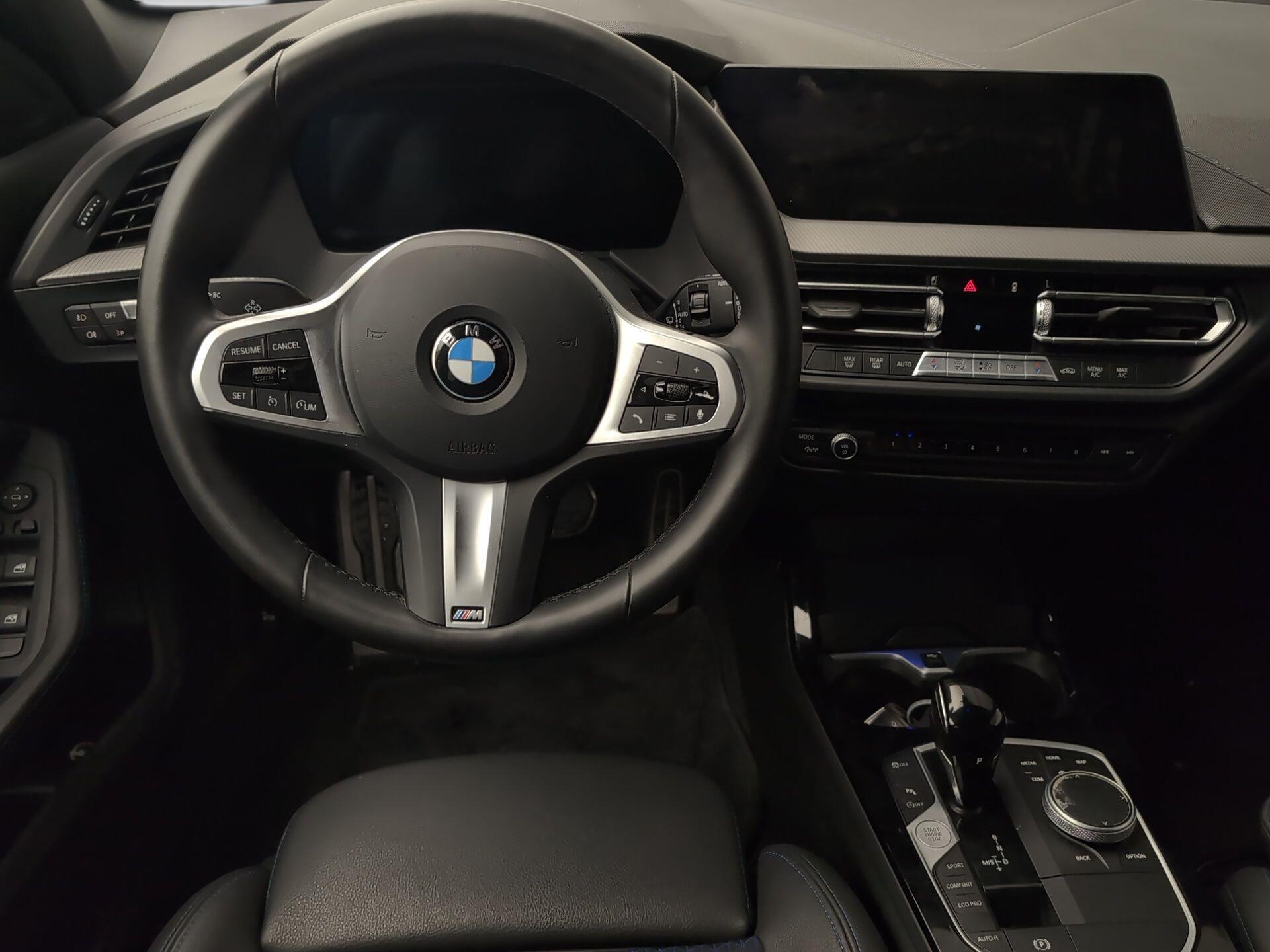 BMW Serie 1 118d color Azul. Año 2024. 110KW(150CV). Diésel. En concesionario Automotor Costa, S.L.U. de Almería