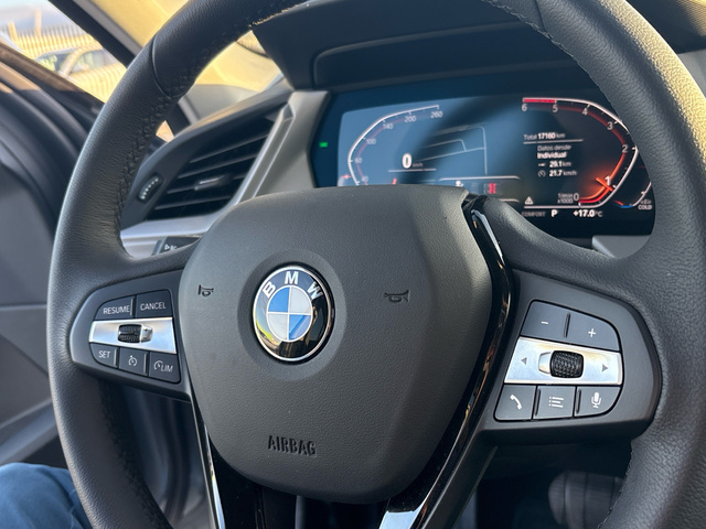 BMW Serie 1 118d color Gris. Año 2024. 110KW(150CV). Diésel. En concesionario BYmyCAR Madrid - Algete de Madrid