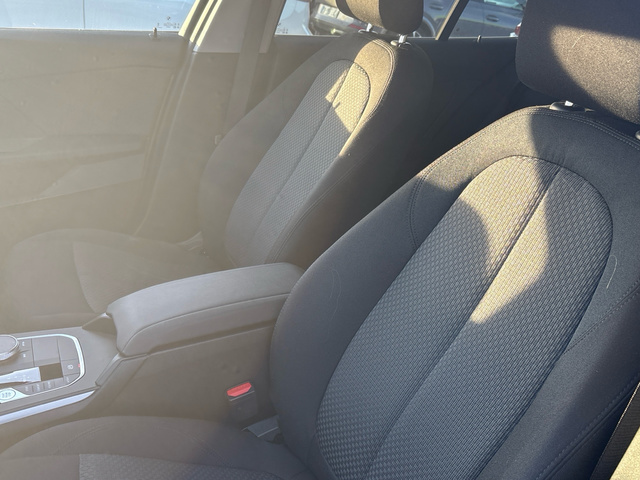 BMW Serie 1 118d color Gris. Año 2024. 110KW(150CV). Diésel. En concesionario BYmyCAR Madrid - Algete de Madrid