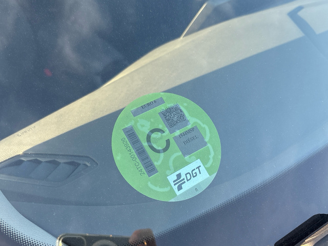 BMW Serie 1 118d color Gris. Año 2024. 110KW(150CV). Diésel. En concesionario BYmyCAR Madrid - Algete de Madrid