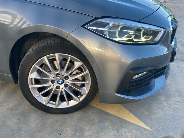 BMW Serie 1 118d color Gris. Año 2024. 110KW(150CV). Diésel. En concesionario BYmyCAR Madrid - Algete de Madrid