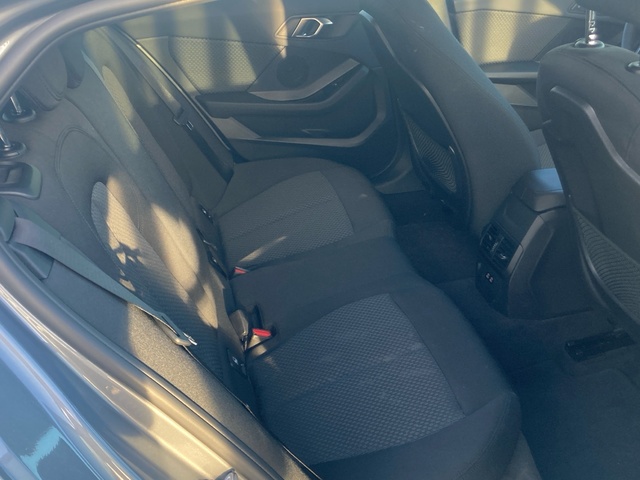 BMW Serie 1 118d color Gris. Año 2024. 110KW(150CV). Diésel. En concesionario BYmyCAR Madrid - Algete de Madrid