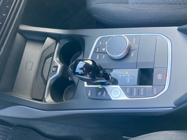 BMW Serie 1 118d color Gris. Año 2024. 110KW(150CV). Diésel. En concesionario BYmyCAR Madrid - Algete de Madrid