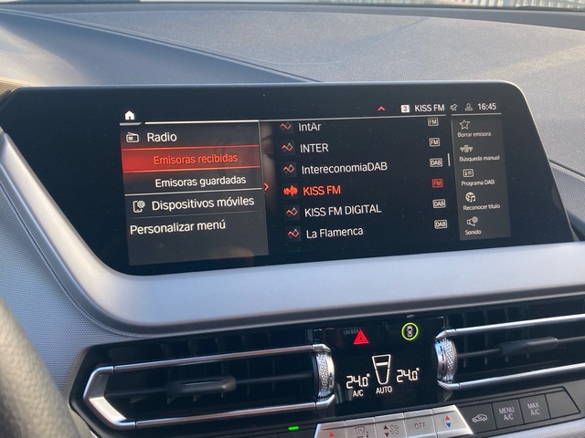 BMW Serie 1 118d color Gris. Año 2024. 110KW(150CV). Diésel. En concesionario BYmyCAR Madrid - Algete de Madrid