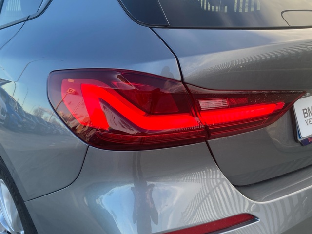 BMW Serie 1 118d color Gris. Año 2024. 110KW(150CV). Diésel. En concesionario BYmyCAR Madrid - Algete de Madrid