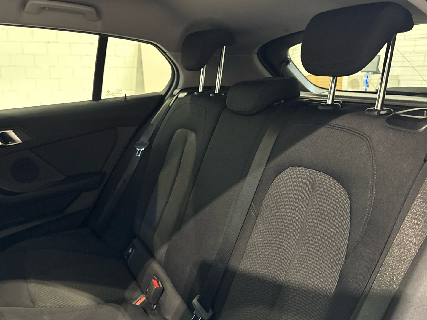 BMW Serie 1 118d color Gris. Año 2024. 110KW(150CV). Diésel. En concesionario BYmyCAR Madrid - Algete de Madrid