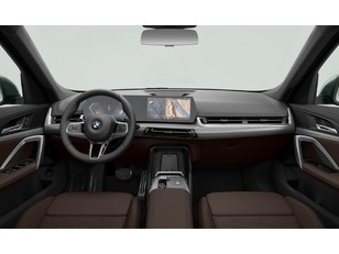 Fotos de BMW X1 sDrive20d color Verde. Año 2025. 120KW(163CV). Diésel. En concesionario Celtamotor Vigo de Pontevedra