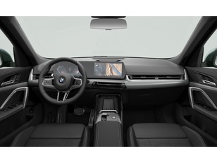 Fotos de BMW X1 xDrive20d color Verde. Año 2025. 120KW(163CV). Diésel. En concesionario Celtamotor Vigo de Pontevedra