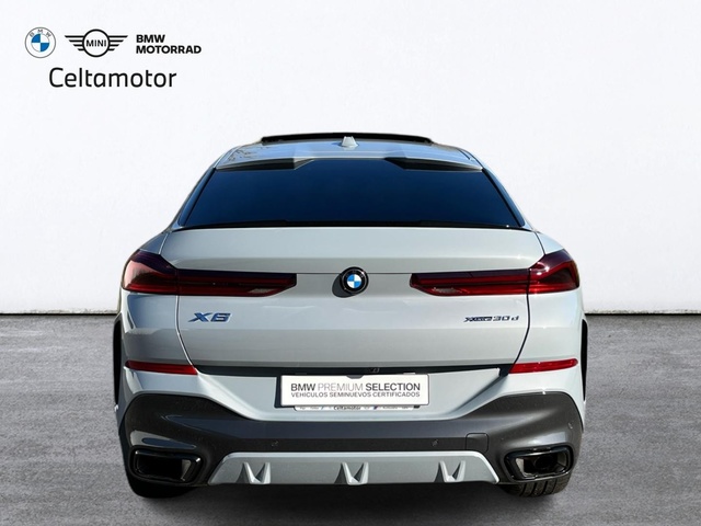 BMW X6 xDrive30d color Gris. Año 2025. 210KW(286CV). Diésel. En concesionario Celtamotor Vigo de Pontevedra