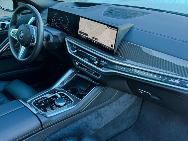 BMW X6 xDrive30d color Gris. Año 2025. 210KW(286CV). Diésel. En concesionario Celtamotor Vigo de Pontevedra