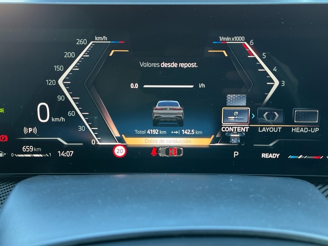 BMW X6 xDrive30d color Gris. Año 2025. 210KW(286CV). Diésel. En concesionario Celtamotor Vigo de Pontevedra