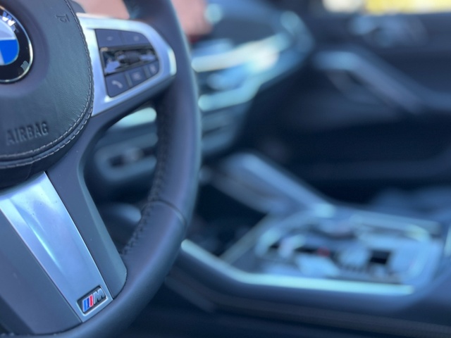 BMW X6 xDrive30d color Gris. Año 2025. 210KW(286CV). Diésel. En concesionario Celtamotor Vigo de Pontevedra