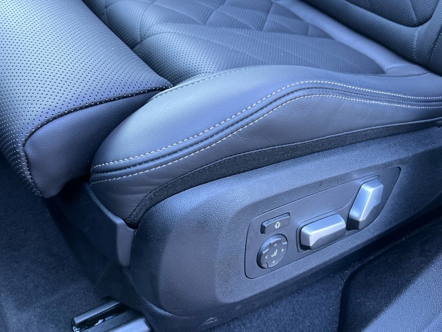 BMW X6 xDrive30d color Gris. Año 2025. 210KW(286CV). Diésel. En concesionario Celtamotor Vigo de Pontevedra