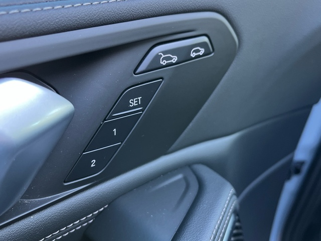 BMW X6 xDrive30d color Gris. Año 2025. 210KW(286CV). Diésel. En concesionario Celtamotor Vigo de Pontevedra