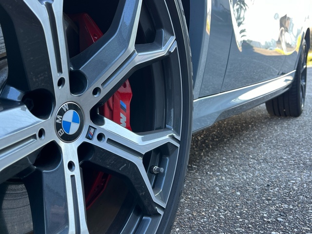 BMW X6 xDrive30d color Gris. Año 2025. 210KW(286CV). Diésel. En concesionario Celtamotor Vigo de Pontevedra