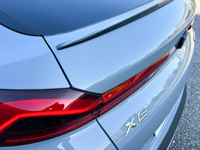 BMW X6 xDrive30d color Gris. Año 2025. 210KW(286CV). Diésel. En concesionario Celtamotor Vigo de Pontevedra