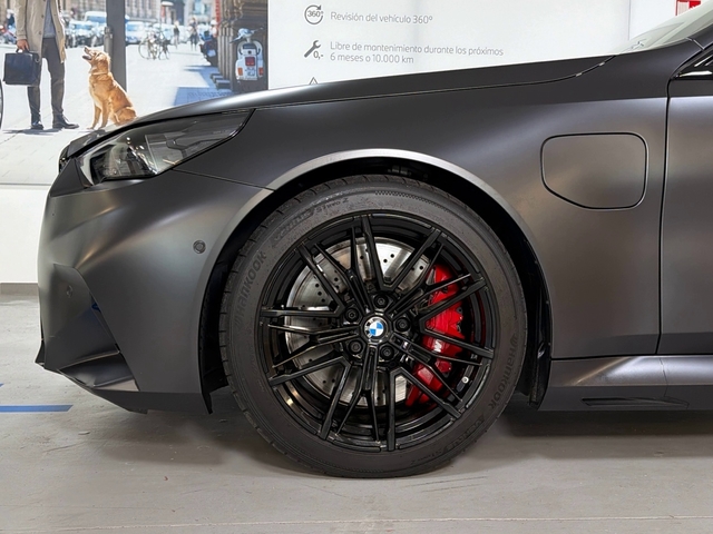 BMW M M5 Touring color Gris. Año 2025. 535KW(727CV). Híbrido Electro/Gasolina. En concesionario Triocar Gijón (Bmw y Mini) de Asturias
