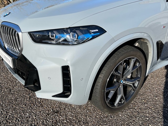 BMW X5 xDrive30d color Gris. Año 2025. 219KW(298CV). Diésel. En concesionario Celtamotor Vigo de Pontevedra