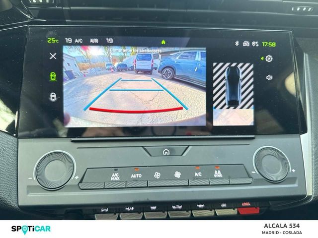 Foto 17 Peugeot 408 Allure Hybrid eDCS6 100 kW (136 CV)