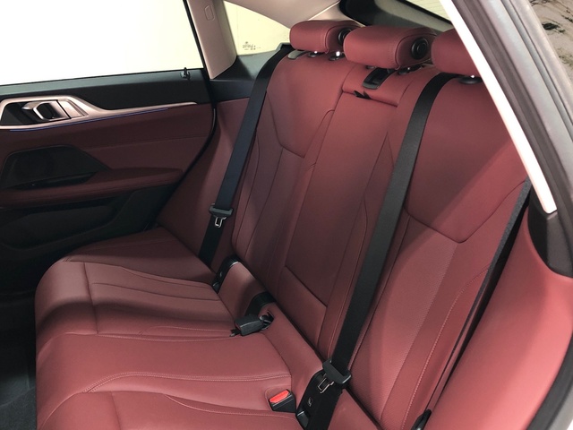 BMW i4 eDrive35 color Blanco. Año 2025. 210KW(286CV). Eléctrico. En concesionario Movilnorte Las Rozas de Madrid