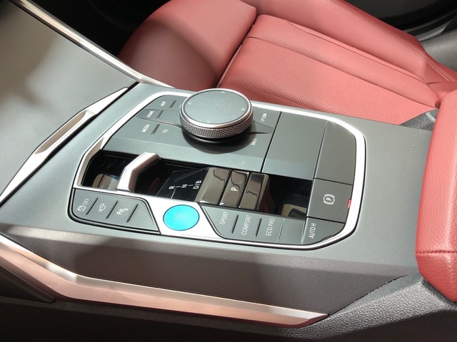 BMW i4 eDrive35 color Blanco. Año 2025. 210KW(286CV). Eléctrico. En concesionario Movilnorte Las Rozas de Madrid