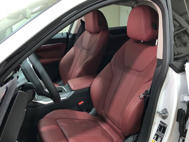 BMW i4 eDrive35 color Blanco. Año 2025. 210KW(286CV). Eléctrico. En concesionario Movilnorte Las Rozas de Madrid